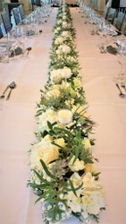 #tischblumen lange tafel tisch.jpg